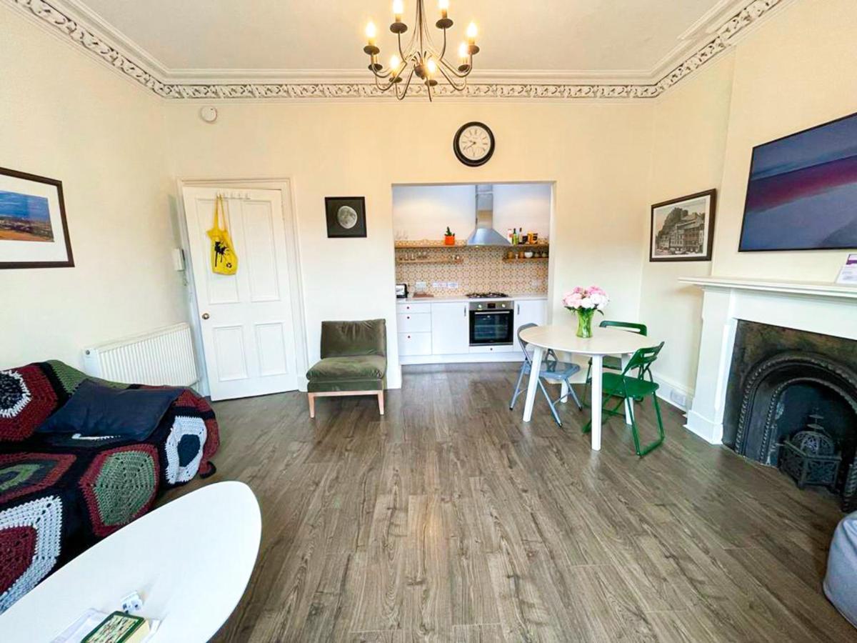 Open Plan 2 Bed Apt, Near Edinburgh Castle Exterior photo